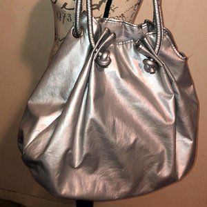 SILVER OVER-SIZED SHOULDER BAG